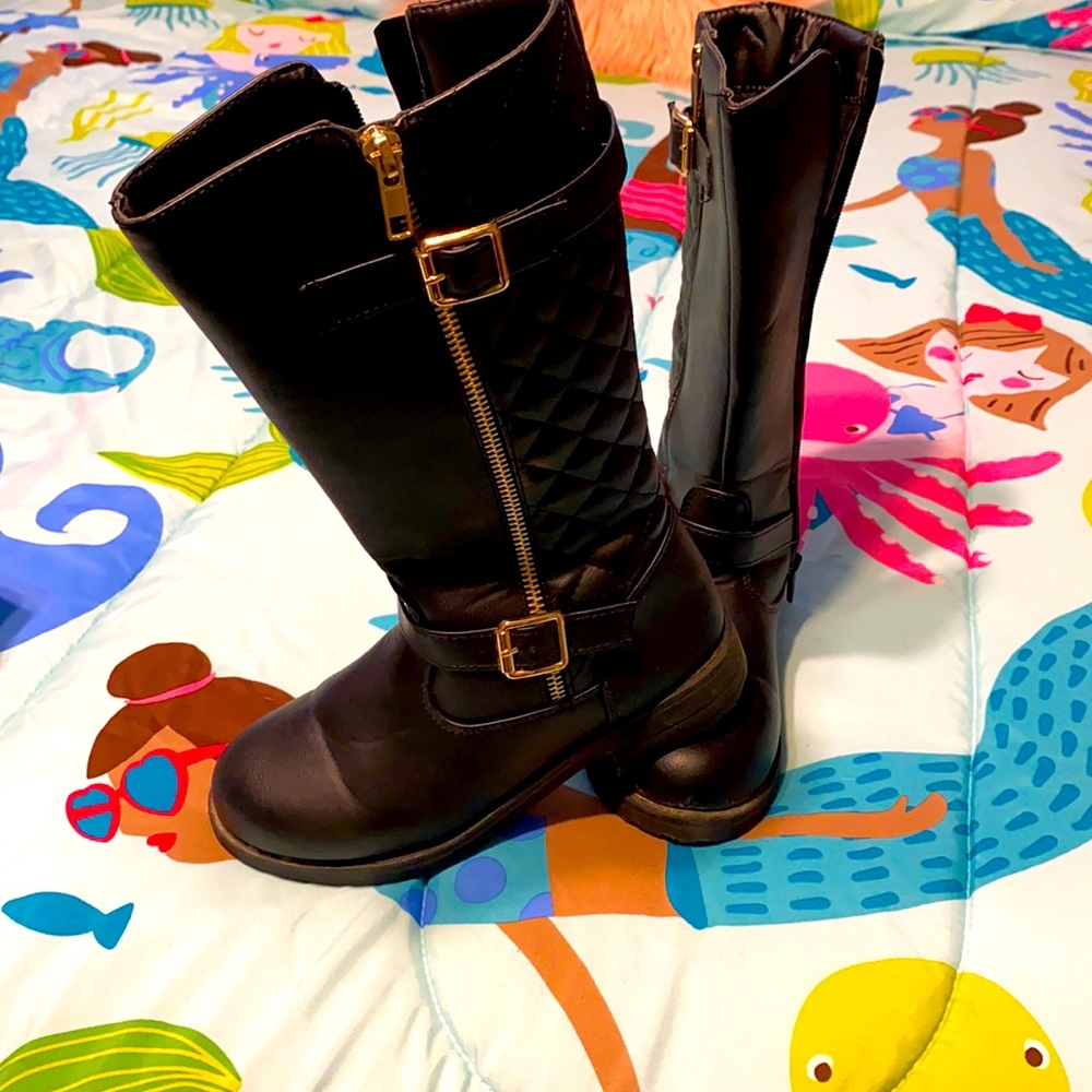 Girls size 1 boots